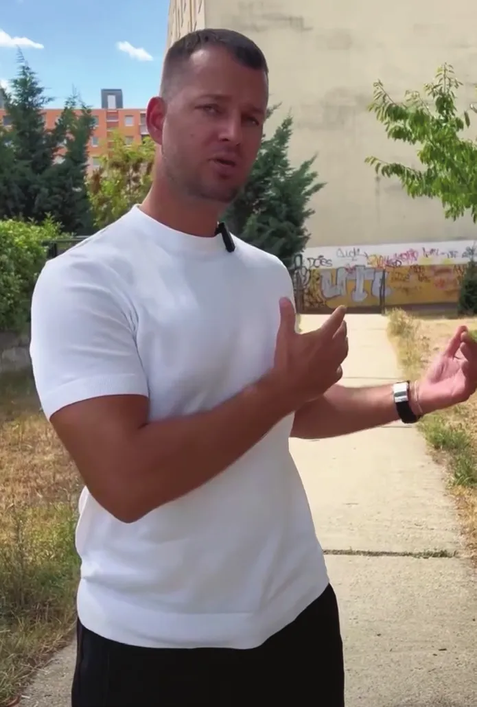 Zanedbaná plocha pri ZŠ Bukovčana, na ktorej má vzniknúť športovisko
